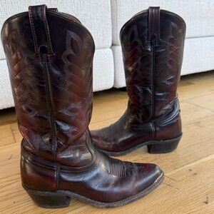 Men's dark red leather cowboy boots. Made in Canada. Size 8.5-9